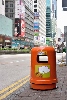 推出投入口較小的新設計廢屑箱，供市民試用。